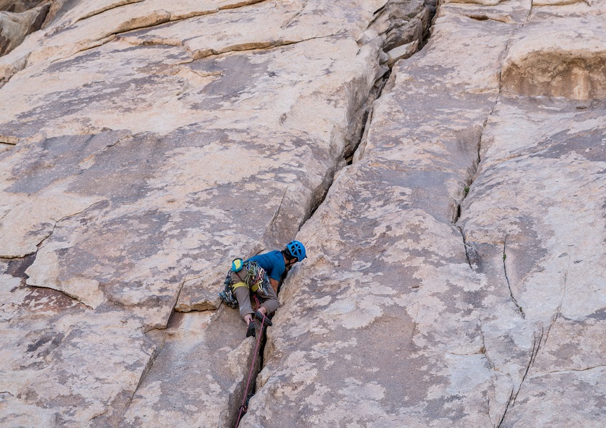 What is trad-climbing how does it work