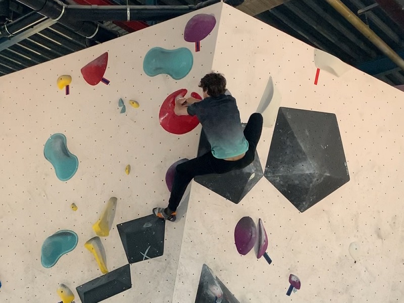 Deadpointing climbing: How to deadpoint